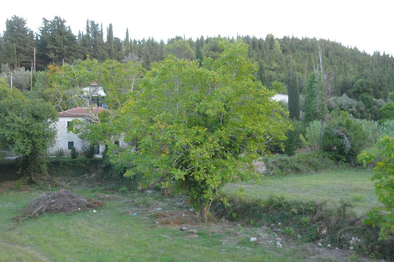 Chalikias Rooms Asprogerakata Exterior foto